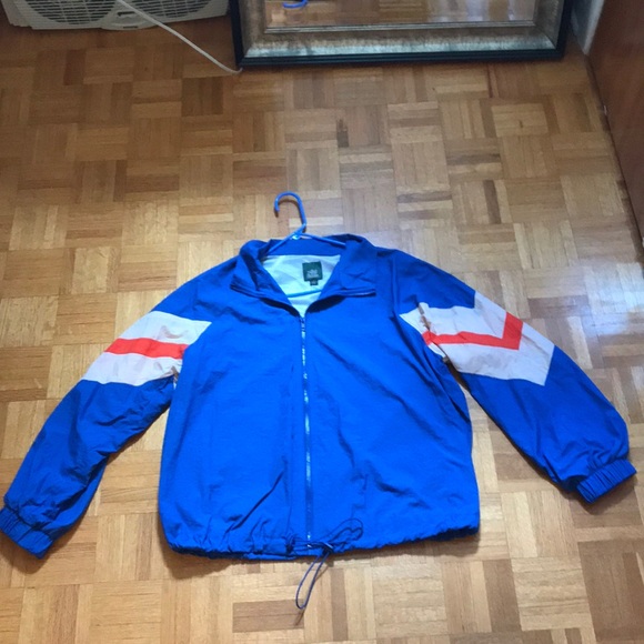Light collared windbreaker - Picture 3 of 3